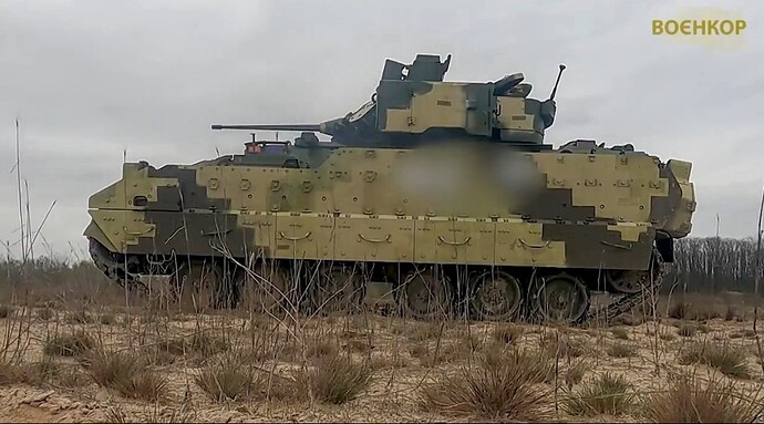 M2 Bradley này nặng 22,6 tấn; dài 6,44m; rộng 3,2m và cao 2,57m. Xe được trang bị một động cơ Cummins VTA-903-T500 có công suất 500 mã lực, nên M2 Bradley có thể di chuyển với vận tốc 66 km/h trên địa hình bằng phẳng, với phạm vi hoạt động lên tới 480km. Vũ khí chính của Bradley là pháo M242 nòng trơn 25mm cùng tổ hợp tên lửa chống tăng TOW BGM-71.