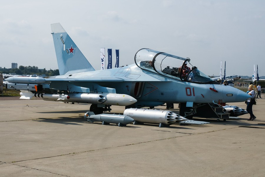 Tuy nhiên xét về tổng thể thì Yak-130 là lựa chọn không tồi khi thực hiện vai trò tuần tra không phận trong thời bình, nó đang được nhiều khách hàng quốc tế mua về để đảm nhiệm chức năng này.