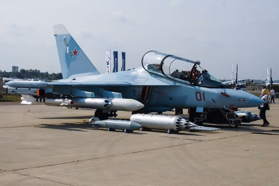 Tuy nhiên xét về tổng thể thì Yak-130 là lựa chọn không tồi khi thực hiện vai trò tuần tra không phận trong thời bình, nó đang được nhiều khách hàng quốc tế mua về để đảm nhiệm chức năng này.