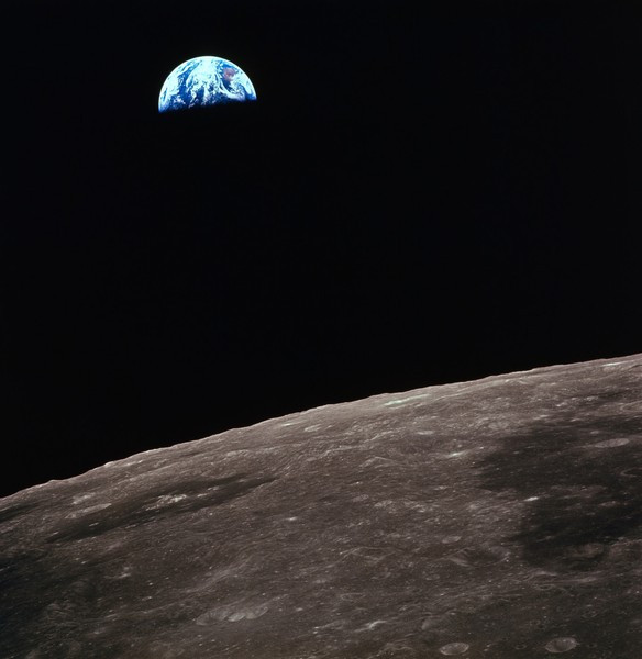 Tuy nhiên, một vụ nổ nguyên tử trên Mặt trăng sẽ gây ra ô nhiễm phóng xạ trên bề mặt. Đó sẽ là một thảm họa khoa học chưa từng có, ngăn cản con người khám phá về lịch sử ban đầu của hệ mặt trời và khả năng tồn tại sự sống ngoài Trái đất.