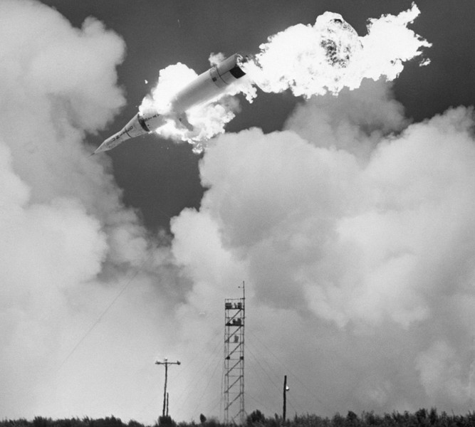 Thay vào đó, người Mỹ đã tìm ra giải pháp giành chiến thắng trong cuộc đua chinh phục không gian: Đưa người lên Mặt trăng.