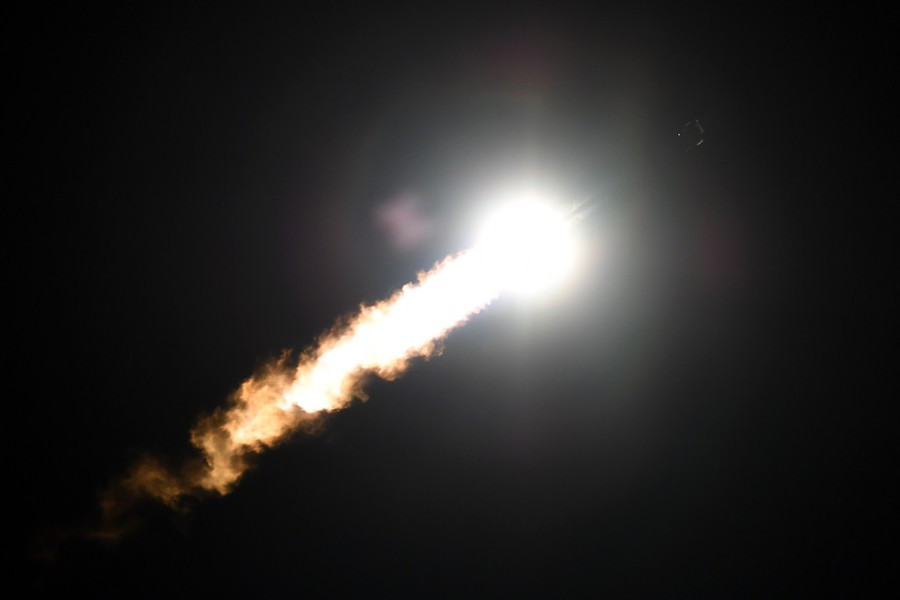 Khi dự án lần đầu tiên được tiết lộ, giới truyền thông suy đoán rằng một vụ nổ như vậy có thể đã làm nổ tung Mặt trăng, nhưng nhà vật lý hạt nhân Reiffel đã bác bỏ điều đó.