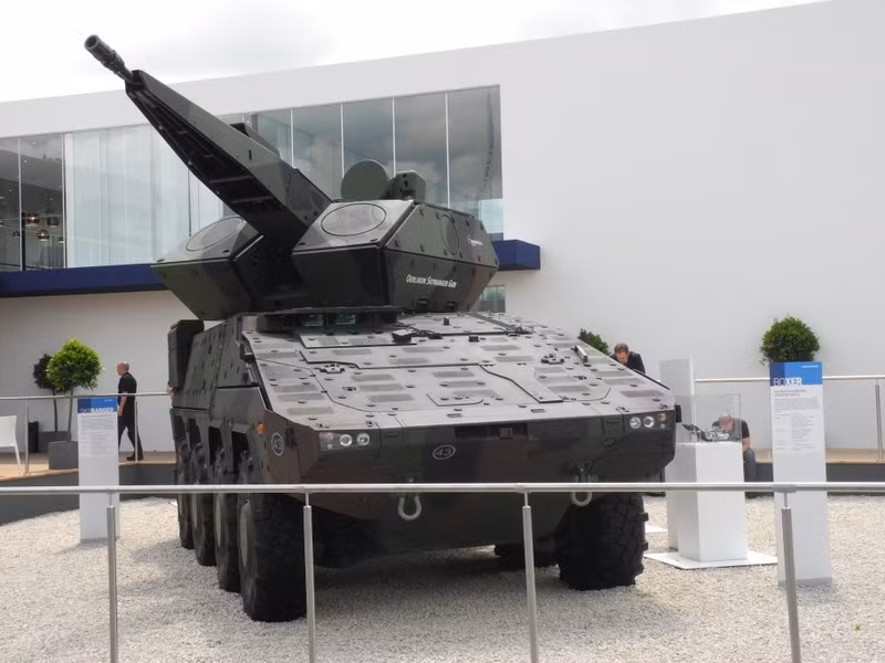 Ngoài ra Skyrange 35 còn được trang bị hệ thống phát hiện thụ động Rheinmetall FIRST, giúp phát hiện các mục tiêu nhỏ tốt hơn và việc không có bức xạ radar cho phép sử dụng tổ hợp vũ khí này mà không bị trinh sát vô tuyến của đối phương phát hiện.