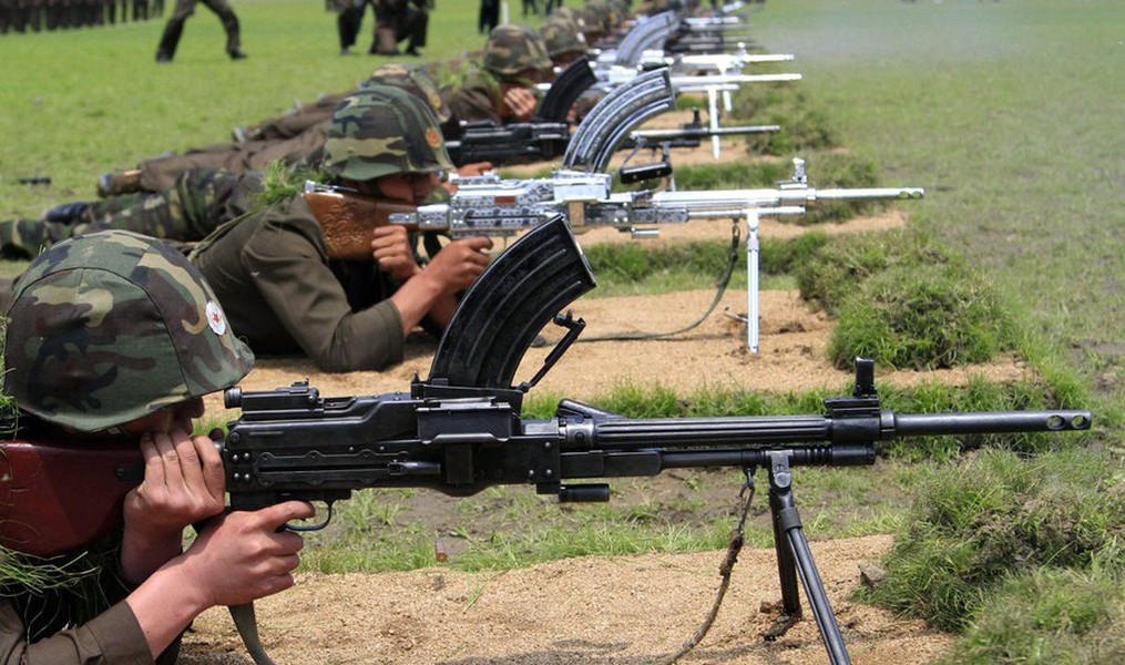 Điều đặc biệt là nòng súng được chế tạo đặc biệt để có thể bắn cả lựu đạn gắn đầu nòng.