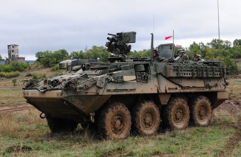 Thiết giáp Stryker khi được sản xuất tại Ấn Độ sẽ chủ yếu được sử dụng để di chuyển binh lính ra vào chiến trường, đồng thời cũng có thể mang theo vũ khí cỡ trung và cỡ lớn để tấn công quân địch. Mỹ đã cung cấp cho Ukraine loại xe này để hỗ trợ cuộc phản công chống lại Nga.