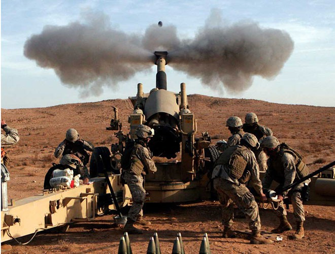 M198 có thể bắn 6 phát/phút, sơ tốc đầu nòng 680m/s, tầm bắn 22km với đạn thường và 30km với đạn tăng tầm.