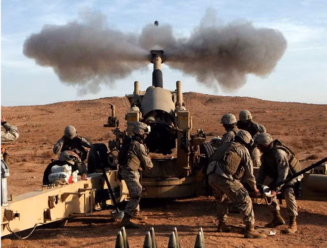 M198 có thể bắn 6 phát/phút, sơ tốc đầu nòng 680m/s, tầm bắn 22km với đạn thường và 30km với đạn tăng tầm.