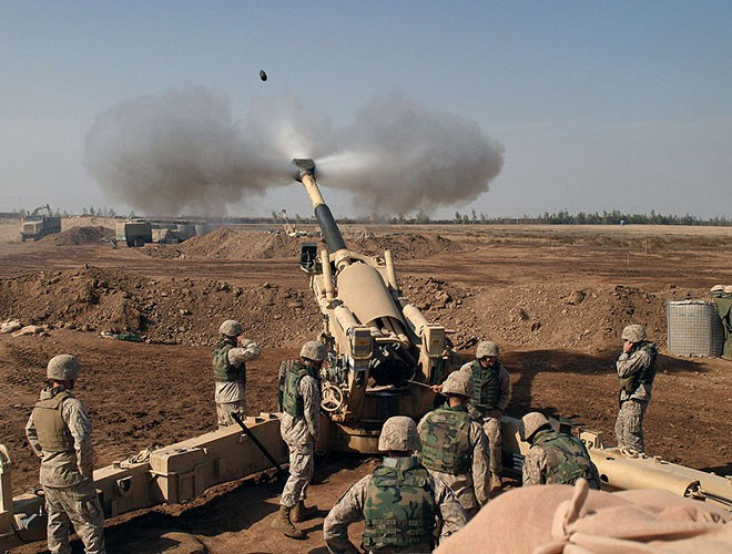 M198 có trọng lượng 7 tấn, chiều dài 11m, nòng dài 6m, đường kính 155mm.