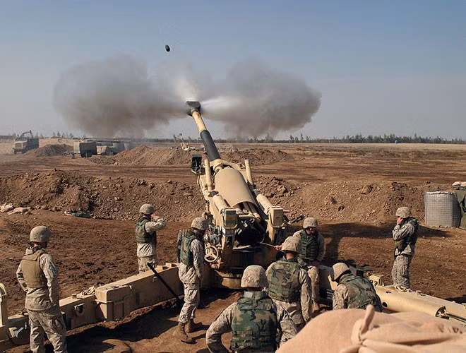 M198 có trọng lượng 7 tấn, chiều dài 11m, nòng dài 6m, đường kính 155mm.