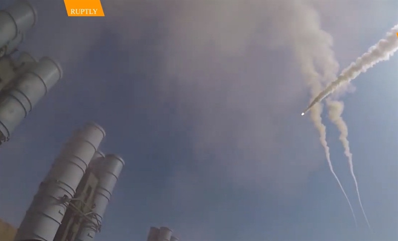 Hệ thống radar này hiện đang được sử dụng rộng rãi và bố trí dày đặc quanh thủ đô Moskva nhằm cảnh giới xa và chỉ thị mục tiêu cho các tổ hợp tên lửa phòng không S-300/400 trong nhiều năm nữa. Bằng cách phối hợp với Nebo-U, hệ thống phòng thủ S-400 đã đánh chặn thành công toàn bộ số mục tiêu trong diễn tập.