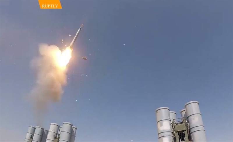 Mặc dù vậy, không rõ Nga đã dùng đạn tên lửa nào của S-400 trong cuộc diễn tập không báo trước này. Nhưng theo giới quân sự nước này, với tốc độ đánh chặn đạt được cho thấy, nhiều khả năng đây là tên lửa mới 40N6 - loại đạn có thể dễ dàng đánh chặn những mục tiêu bay với tốc độ lên tới Mach 14.