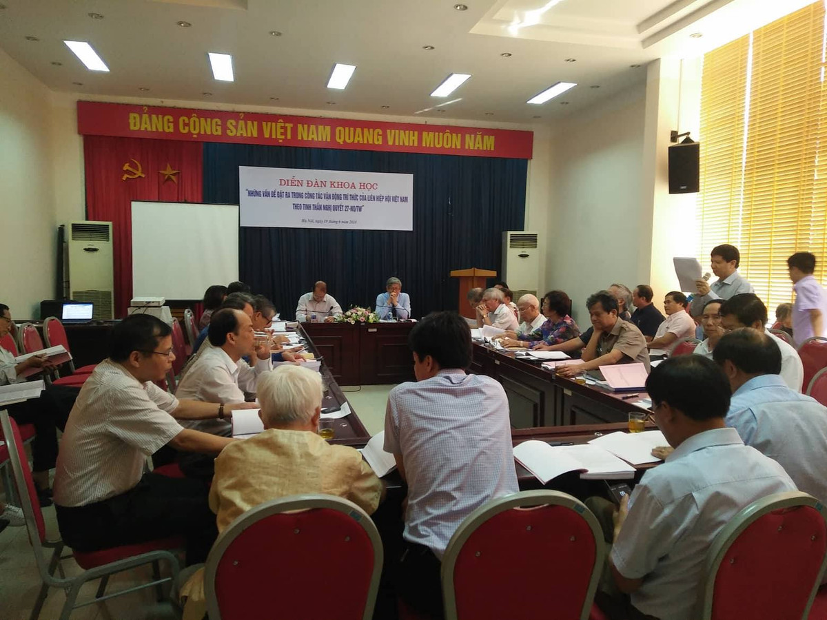 Toàn cảnh Diễn đàn "Những vấn đề đặt ra trong công tác vận động trí thức" tại LHH Việt Nam.