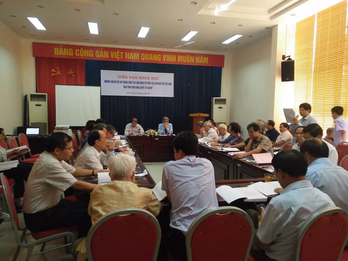 Toàn cảnh Diễn đàn "Những vấn đề đặt ra trong công tác vận động trí thức" tại LHH Việt Nam.