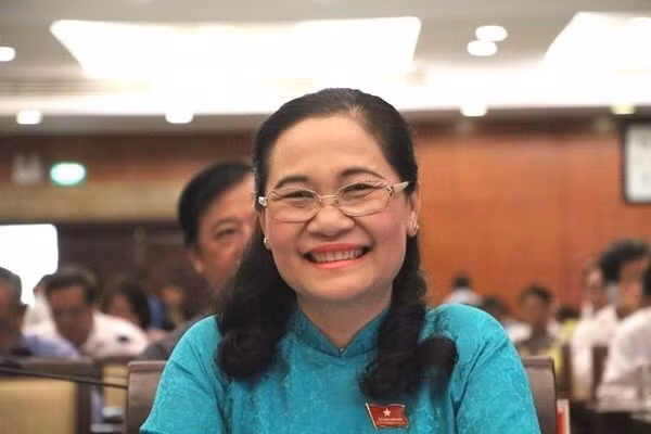 Ba Nguyen Thi Le duoc bau lam chu tich HDND TP.HCM