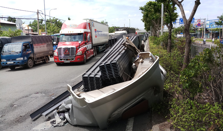Hiện nguyên nhân vụ tai nạn đang được cơ quan chức năng quận Thủ Đức điều tra làm rõ.