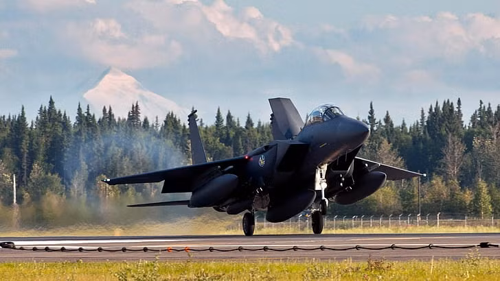 Cụ thể, nội dung nâng cấp bao gồm khâu trang bị bộ xử lý máy tính nhanh nhất thế giới dành cho chiến đấu cơ, gọi là Bộ xử lý nhân hiển thị tối tân (ADCPII).