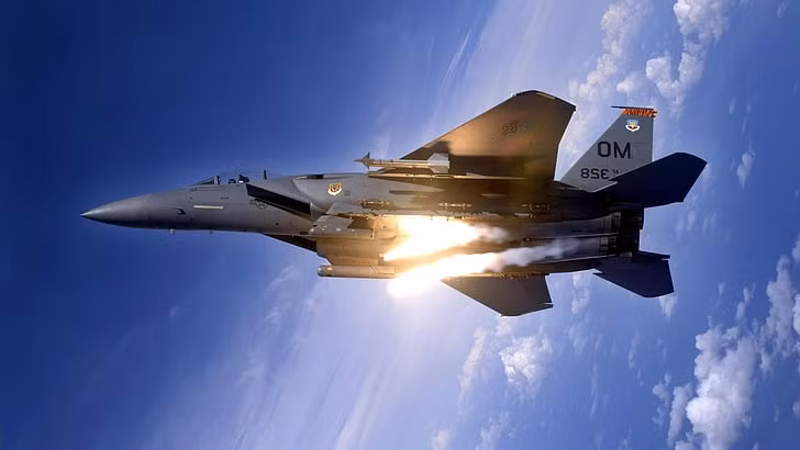 Theo vị giám đốc này, chiếc F-15E vừa hoàn thành chuyến bay thử nghiệm nằm trong tổng số 435 máy bay F-15 nằm trong chương trình nâng cấp mới của Bộ Quốc phòng Mỹ.