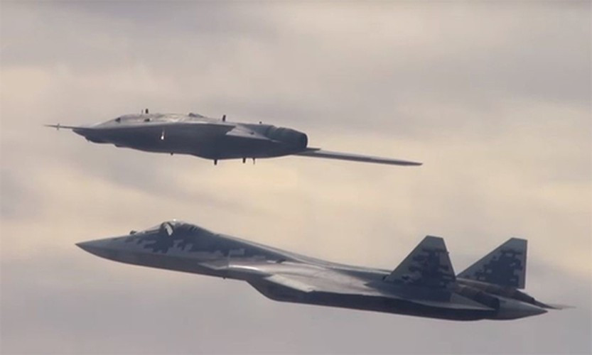 Sau vụ tai nạn xảy ra với chiếc Su-57 thuộc lô sản xuất hàng loạt đầu tiên, Nga đang rất cẩn thận trong mọi hoạt động thử nghiệm với chiếc tiêm kích này, vì vậy thật khó tin họ lại mạo hiểm mang nó tới chiến trường Syria.