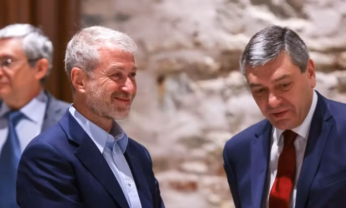 Chan dung vi ti phu tro thanh nha hoa giai xung dot Ukraine