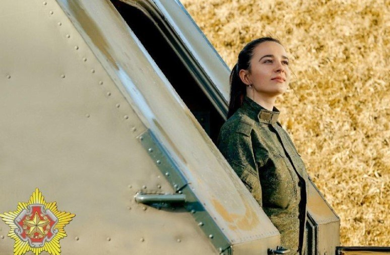 Efreytor Alesya Valuyevich là người điều hành cục tình báo radar phục vụ Lực lượng Phòng không.