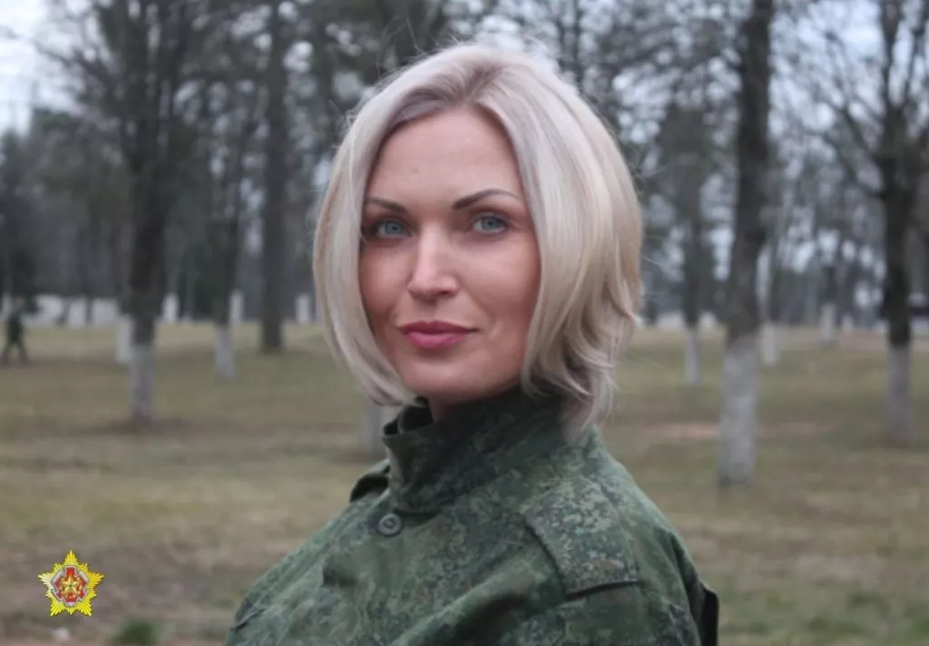 Marina Polskaya là nữ sĩ quan cấp cao phục vụ tại Trung tâm Điều hướng và Địa hình số 31. Marina chịu trách nhiệm về bản đồ, phần mềm, ảnh hàng không kỹ thuật số và tài liệu ảnh.