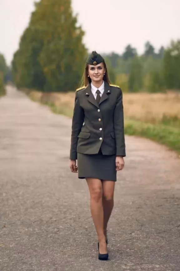 Cô từng tốt nghiệp Học viện Hàng không Quốc gia Belarus.