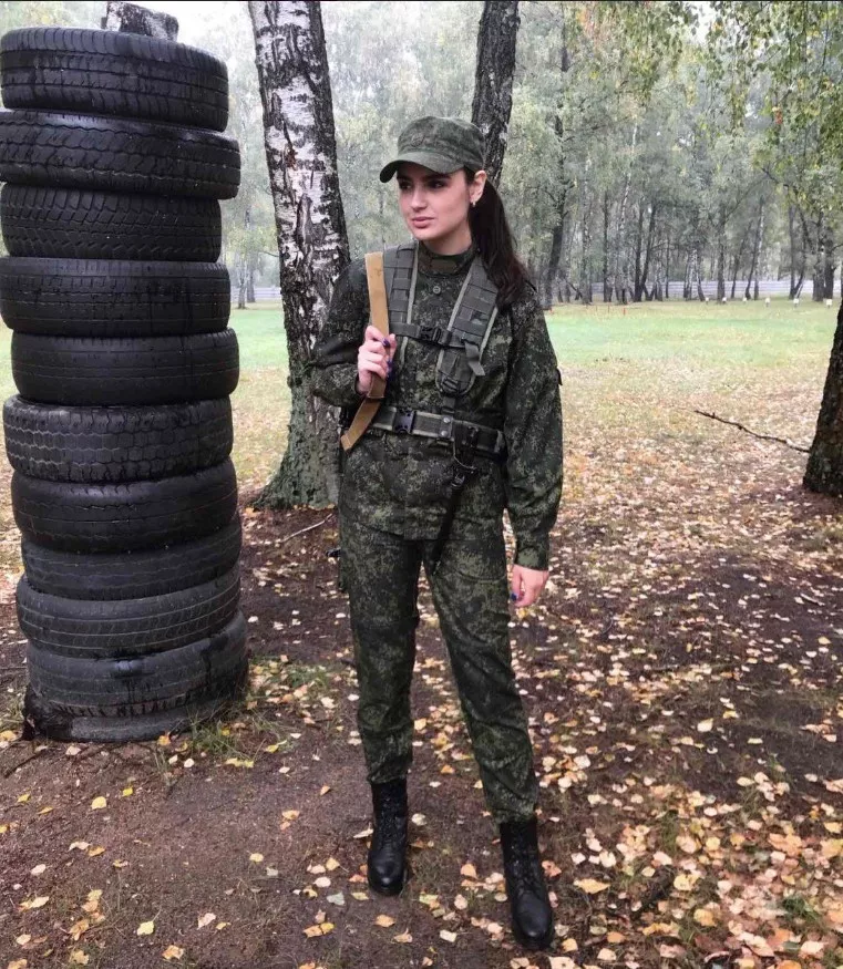 Binh nhì Lyudmila Nekrylova xuất thân trong một gia đình quân nhân. Cô tốt nghiệp Đại học bang Grodno Yanka Kupala, chuyên ngành quan hệ kinh tế đối ngoại và là nhân viên điều hành vô tuyến điện cũng như điện thoại viên của trung tâm điều khiển trong đơn vị quân đội 97 061.