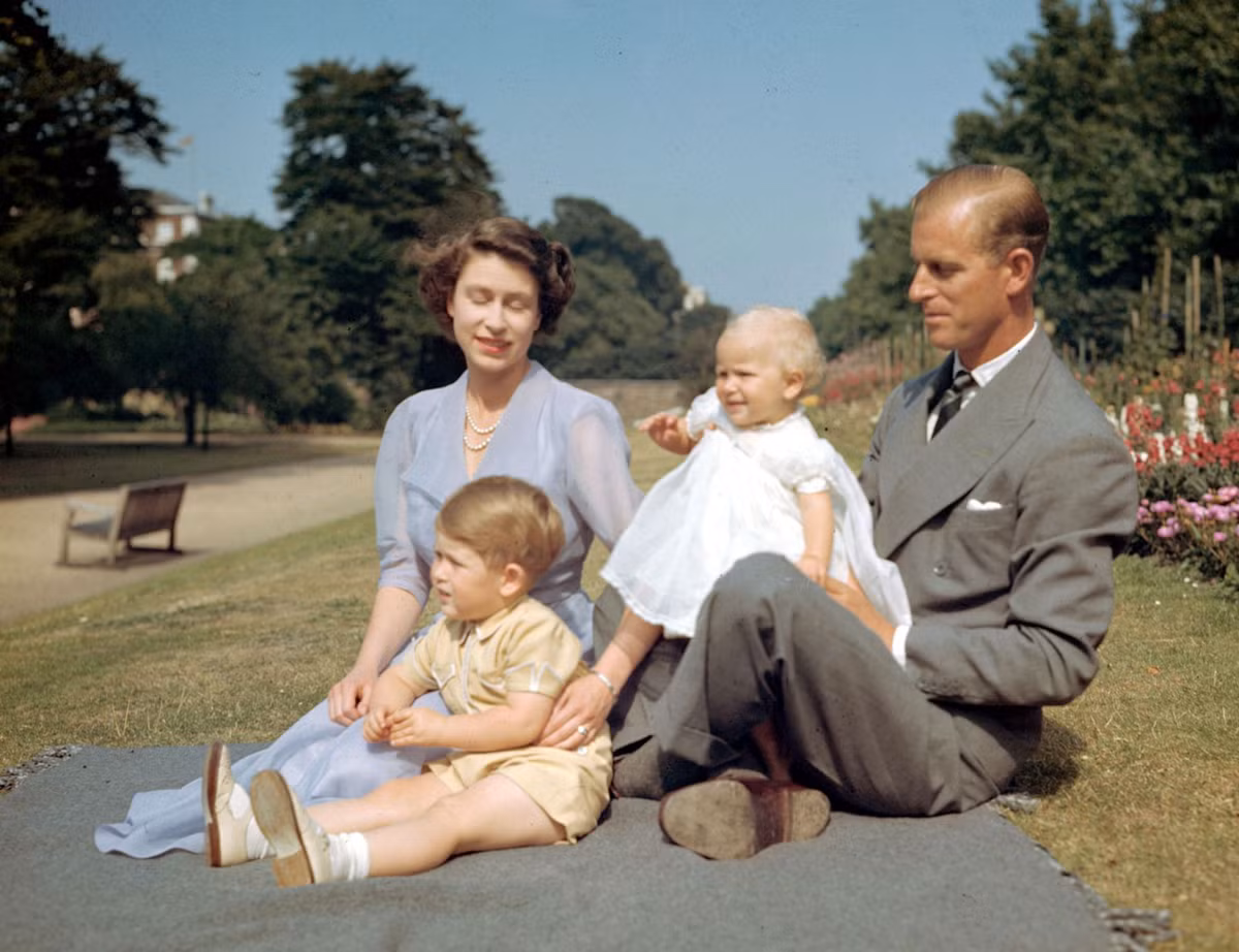 Năm 1952, Nữ hoàng Elizabeth II kế vị, ông trở thành thái tử khi mới 3 tuổi. Điều này khiến ông được truyền thông Anh gọi là "người chờ ngôi báu lâu nhất trong lịch sử Hoàng gia Anh".