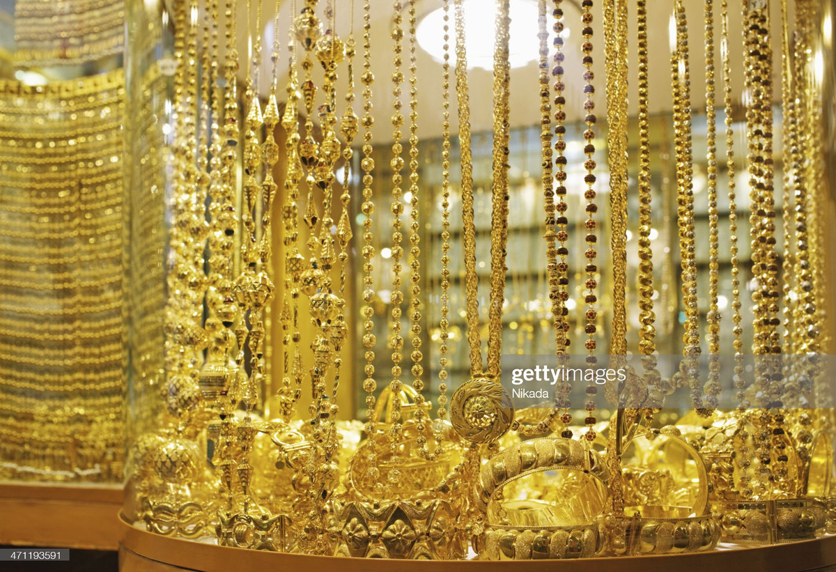 Bên trong khu chợ này, có những quầy đã theo "nghiệp" kinh doanh vàng được hơn 40 năm.