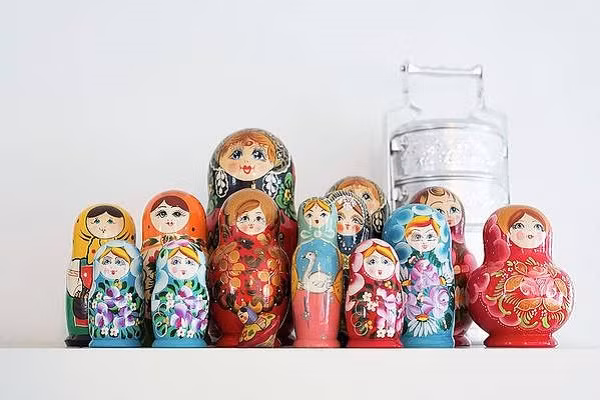 Ý nghĩa đằng sau những con búp bê Nga đầu tiên là mô tả một gia đình nông dân. Một gia đình nông dân điển hình bao gồm một người mẹ có 7 đứa con của mình.