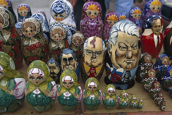 Quá trình tạo ra từ thanh đến tượng thành phẩm bao gồm mười lăm giai đoạn. Hình nhỏ nhất được làm đầu tiên.