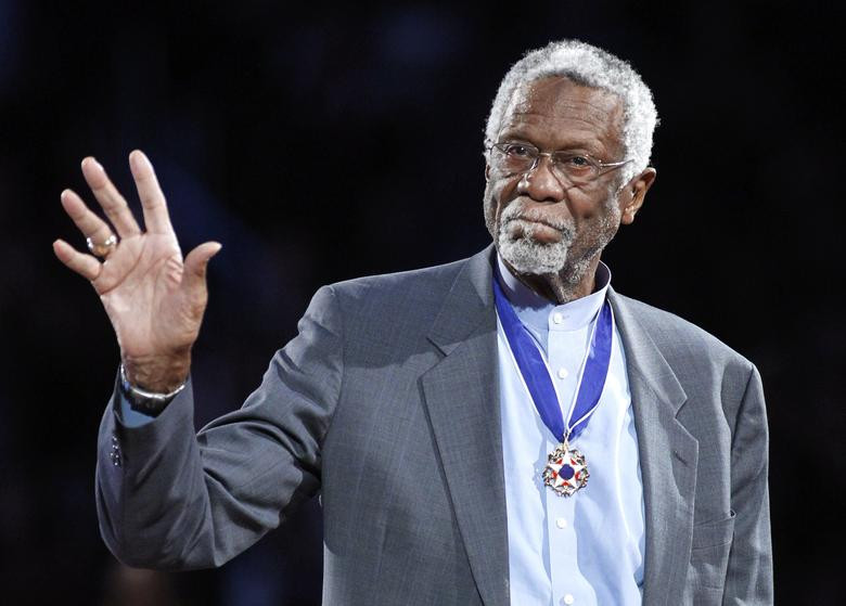Bill Russell, 88 tuổi, qua đời vào tháng 7, từng là là thành viên chủ chốt trong triều đại của Celtics khi giành đến 11 danh hiệu vô địch NBA trong 13 năm sự nghiệp của mình. Russell cũng giữ kỷ lục là Vận động viên ở Bắc Mỹ dành nhiều chức vô địch nhất.