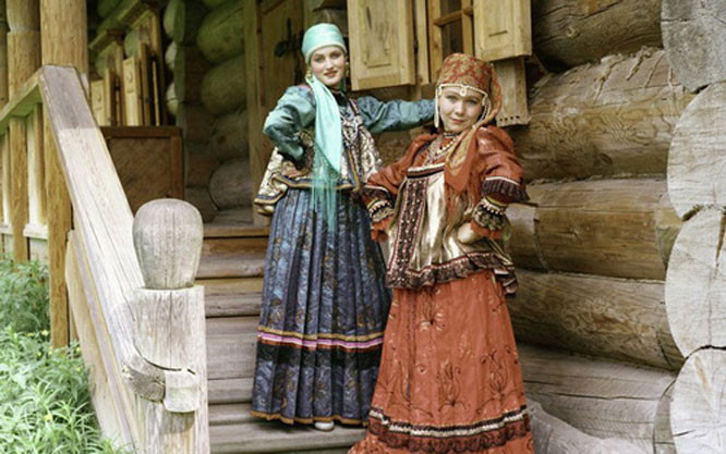 Người Nga chính là người Slav? Người Slav là một nhóm chủng tộc tại khu vực Ấn Âu với ngôn ngữ cùng thuộc nhóm ngôn ngữ gốc Slav.