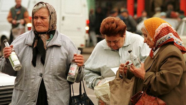 Tửu lượng của người Nga rất tốt? Nga là quốc gia uống rượu nhiều thứ 4 trên thế giới sau Pháp, Đức và Litva.