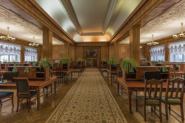 Thư viện Nhà nước Nga nằm ở trung tâm Moscow, là thư viện lớn nhất Châu Âu và cũng là thư viện lớn thứ hai trên thế giới, nơi chứa hơn 47 triệu ấn phẩm và tài liệu bằng 367 ngôn ngữ trên thế giới.