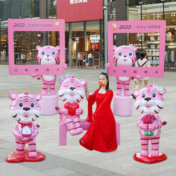 Chỉ còn ít ngày nữa là tới Tết Nguyên Đán Nhâm Dần 2022. Tại Trung Quốc, các khu phố đang tất bật dựng hình linh vật chào đón Xuân mới.