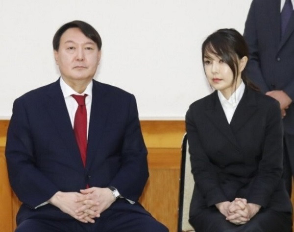 Bà kết hôn cùng tân Tổng thống Hàn Quốc Yoon Suk-yeol vào năm 2012.