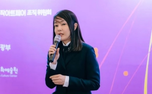 Bà Kim từng tham gia giảng dạy tại các trường học và thành lập công ty sản xuất nội dung Covana Contents vào năm 2007.