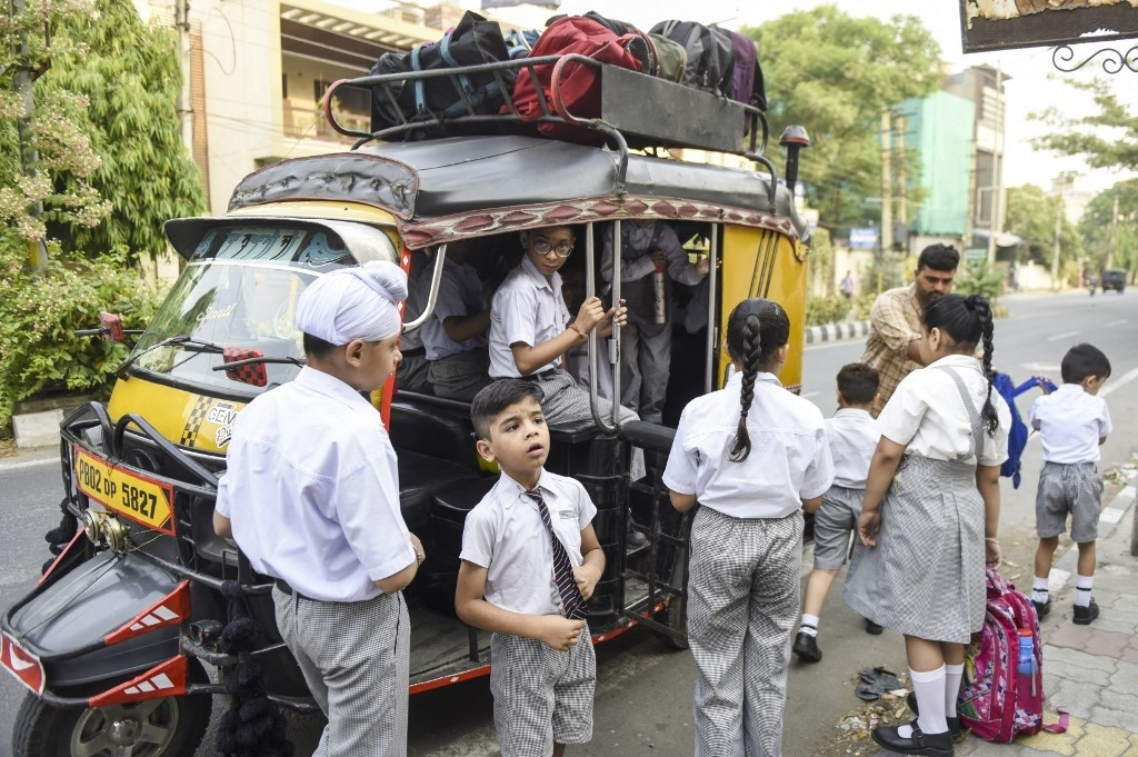 Ở một số bang, nắng nóng khiến các trường học phải đóng cửa, làm hư hại mùa màng và gây áp lực cho nguồn cung năng lượng.