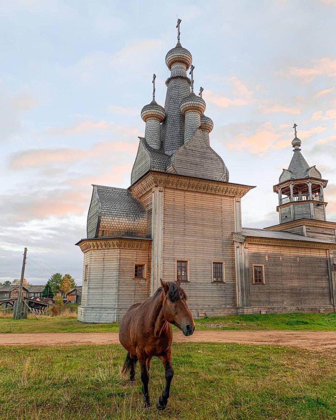 Mùa hè tại Kimzha khá ngắn ngủi, hầu hết các ngày trong năm đều chìm trong giá lạnh.