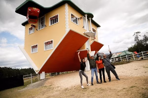 Ngôi nhà có thiết kế độc đáo này nằm ở thành phố Guatavita, Colombia...