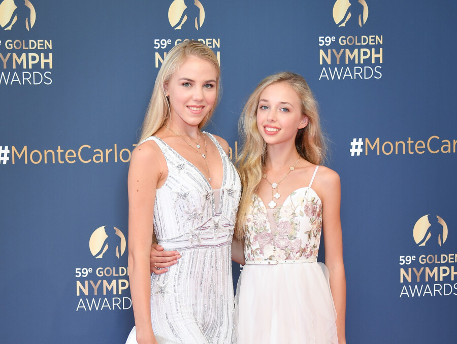 Không kém cạnh người chị, nàng công chúa nhỏ này cũng có năng nói thông thạo 6 ngoại ngữ và chơi thể thao rất cừ.