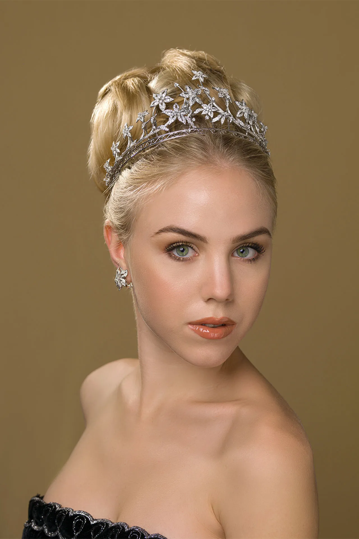 Công chúa Maria Carolina sinh ra ở Rome vào ngày 23/6/2003 và hiện đang sống giữa Paris, Monte Carlo và Rome.