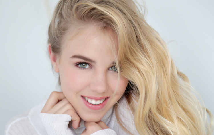 Nàng công chúa nước Ý theo học tại Harvard, ngôi trường hàng đầu thế giới hiện nay, có thể thông thạo 6 ngôn ngữ: Ý, Anh, Pháp, Tây Ban Nha, Bồ Đào Nha và tiếng Nga.