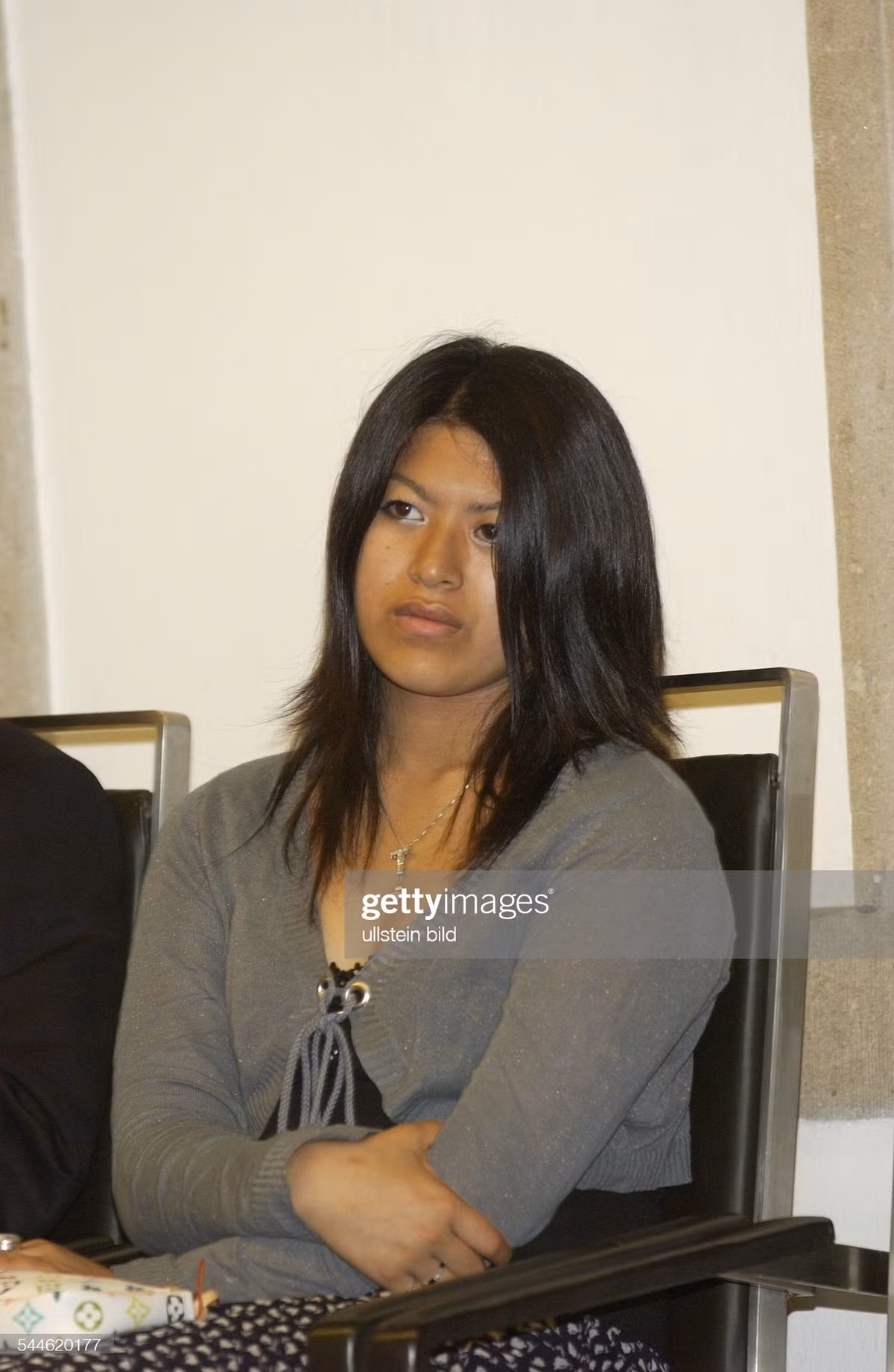 Khác với nhiều thành viên Hoàng tộc khác, nữ vương Tsuguk mang tính cách có phần "nổi loạn", giống như con ngựa bất kham của Hoàng gia Nhật Bản.