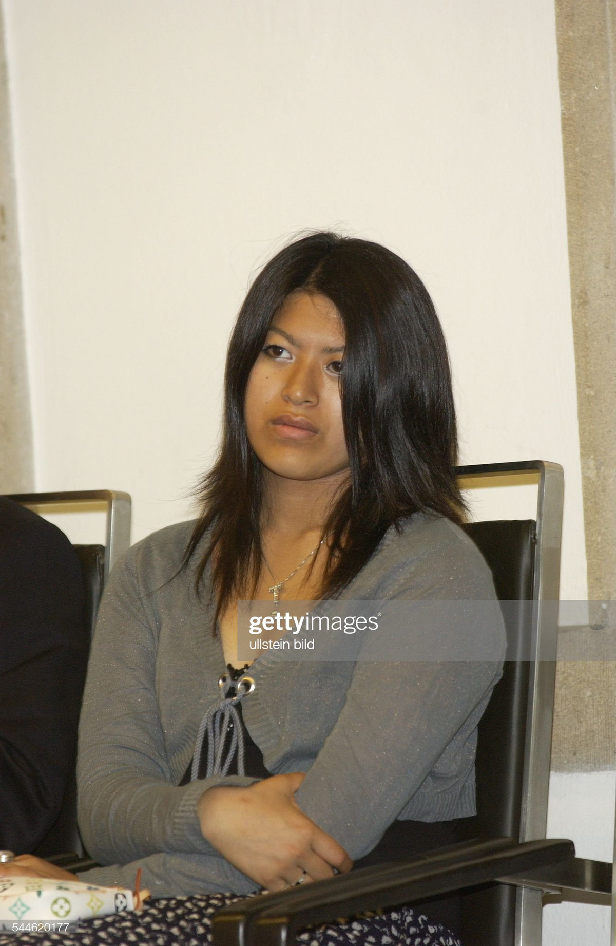 Khác với nhiều thành viên Hoàng tộc khác, nữ vương Tsuguk mang tính cách có phần "nổi loạn", giống như con ngựa bất kham của Hoàng gia Nhật Bản.