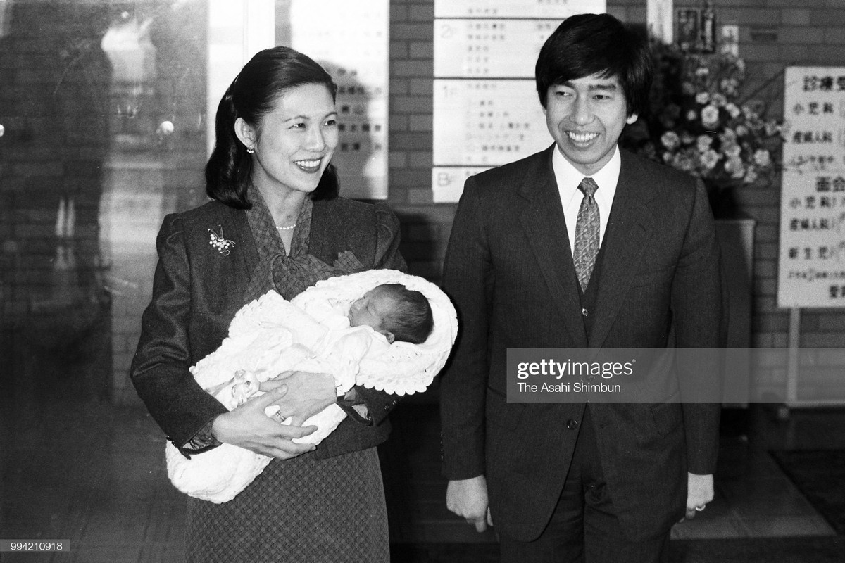 Bà là trưởng nữ của Thân vương phi Hisako và Thân vương Norihito, anh em họ của Thiên hoàng Akihito hiện tại.