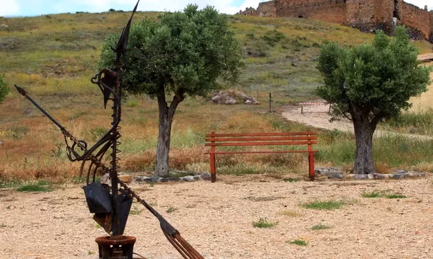 Sau khi người Do Thái bị trục xuất khỏi Tây Ban Nha, dân số của ngôi làng càng suy giảm mạnh. Từ một nơi đông đúc trù phú, Trasmoz trở nên heo hút như thị trấn ma, chỉ còn lại 62 người sinh sống.