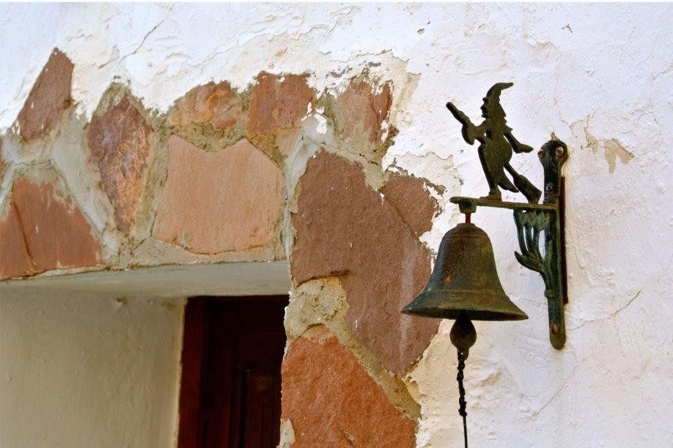 Cũng kể từ đó, ngôi làng này được coi như "mảnh đất của phù thủy và tà thuật".