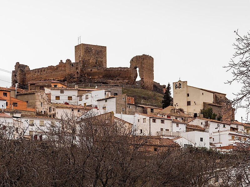 Để che giấu, những người này đã loan tin về các phù thủy hay các pháp sư đang mài dây xích, nấu sôi vạc điều chế thuốc ma thuật.